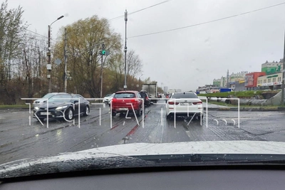 Автомобилисты в Нижнем жалуются на пробки из-за карточного ремонта