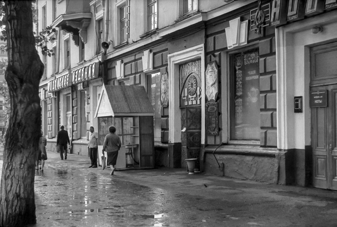 Вывеска тоже была деревянная и резная | Источник: Мы из старого Кемерово / vk.com