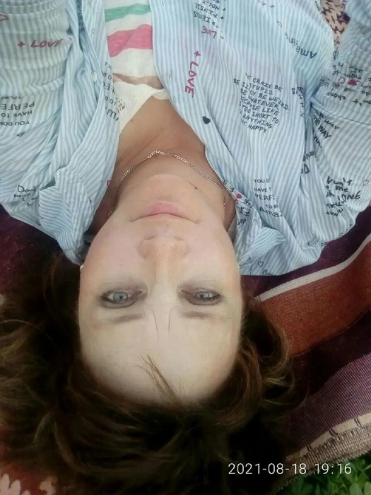 «Если что-то не так, посмотри на ситуацию с другой стороны» — так подписала эту фотографию Олеся Петровна | Источник: соцсети учительницы