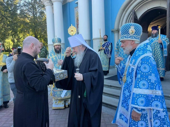 Мощи встретил глава Башкортостанской митрополии | Источник: vk.ru/hram_rb_ufa