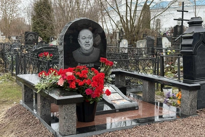 В Ярославле открыли памятник на могиле Юрия Ваксмана