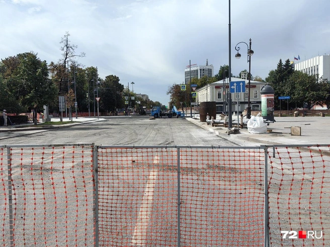 Асфальта на Первомайской тоже пока нет  | Источник: Павел Красоткин / 72.RU 