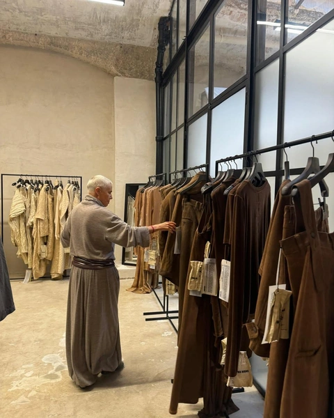 Лилия делает закупки в известных Домах моды