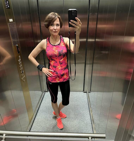 «От мужчин сплошные комплименты»: 51-летняя Дарья Повереннова не стыдится фотосессий в нижнем белье