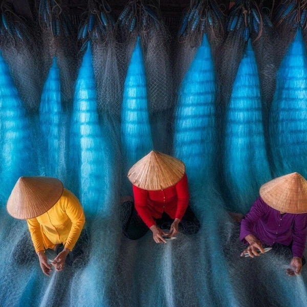 Фото вьетнамских рыбаков победило в номинации Epson Digital Art Prize | Источник: Daniel Viñé / Epson International Pano Awards 2025
