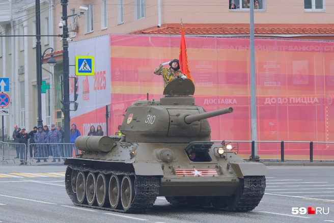 Т-34 восстановили специально для парада | Источник: Тимофей Калмаков / 59.RU