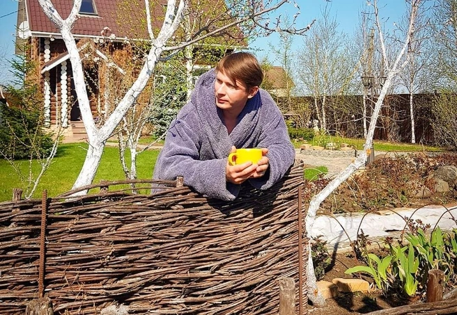 Стас пропагандирует теорию сада и огорода, которые не требуют много усилий | Источник: Stasygancho_garden / instagram (экстремистская организация, деятельность запрещена на территории РФ)