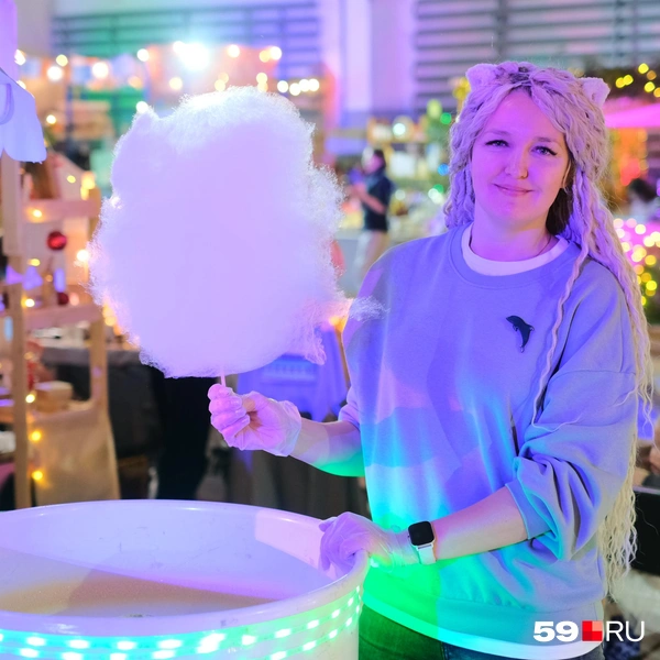 У прекрасной феи сахарной ваты забавные треугольные ушки | Источник: Тимофей Калмаков / 59.RU