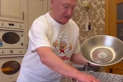 Томленая утка с овощами и черносливом: рецепт Петровича