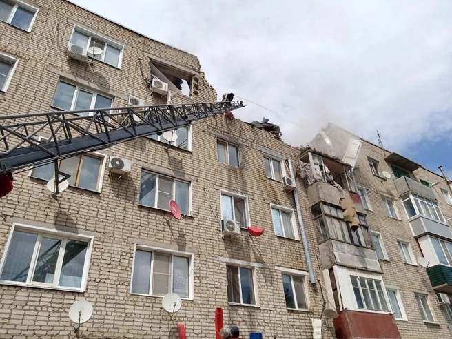 Взрывом разрушило три квартиры в доме под Саратовом: фото | Источник: Роман Бусаргин / Telegram