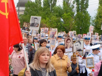 «На старых фото вечно молодые, свою оставив вахту в небесах» | Источник: Владислав Митрошин / 56.RU