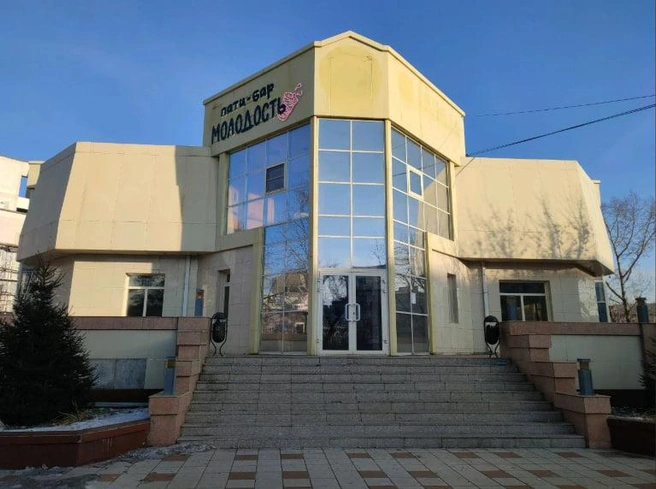 В здании были некогда популярные заведения | Источник: «Яндекс Карты»
