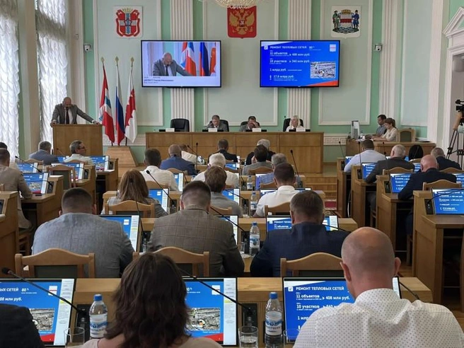 Важным стратегическим направлением, в котором не последнюю роль играли депутаты Омского городского Совета, Сергей Шелест назвал повышение финансовой обеспеченности города | Источник: пресс-служба администрации Омска