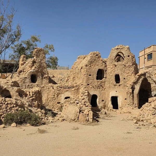 «Городок хоббитов» и подземный дом на 8 семей в пустыне: россиянин рассказал, зачем стоит лететь в Ливию