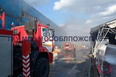 Крупный пожар на заводе подгузников и прокладок в Подмосковье