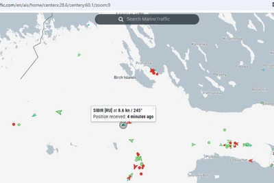 Два ледокола из Арктики спасают Финский залив