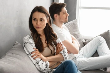 Как отпустить обиду на партнера: методика саногенного мышления для здоровых отношений