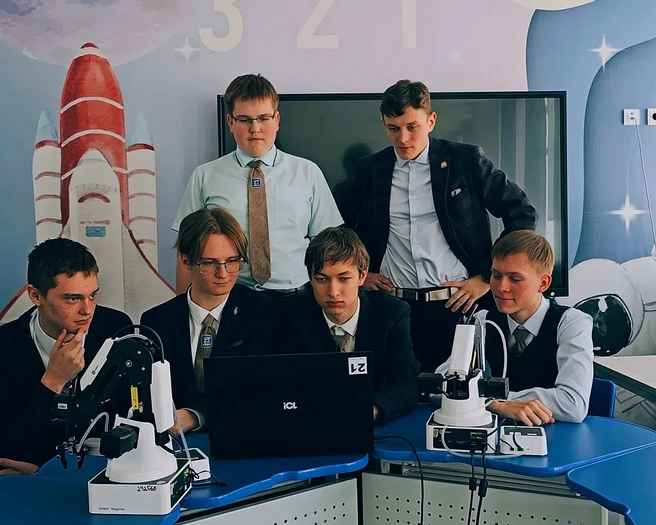 На уроках информатики ребята учатся получать данные из космоса | Источник: администрация Кемерова