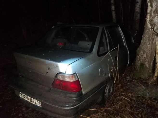 В аварии столкнулись два автомобиля, один из которых — Daewoo Nexia | Источник: Госавтоинспекция Тюменской области