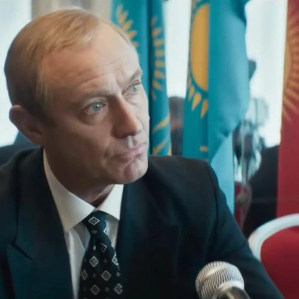 Источник: кадр из фильма «Кремлевский волшебник» (2025)