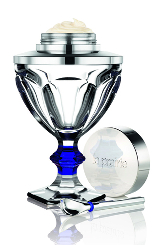 Люкс-крем Skin Caviar Spectaculaire, La Prairie. Питательный экстракт икры помогает сохранять естественные контуры лица, существенно повышая эластичность и тонус.
