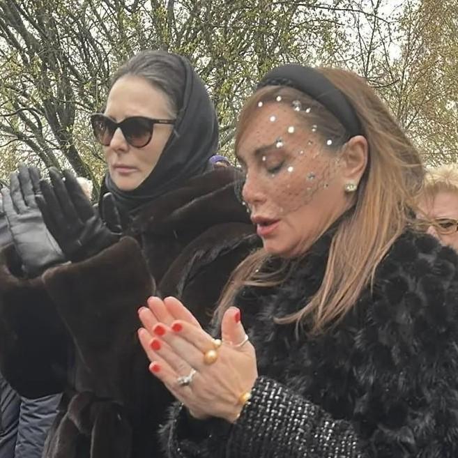 Ольге Погодиной очень тяжело на прощании с Алексеем Пимановым: «Надеюсь, что смогу воспитать нашу доченьку…»