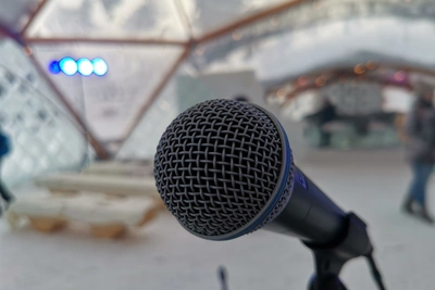 В Хабаровске артист-неудачник украл микрофон из бара