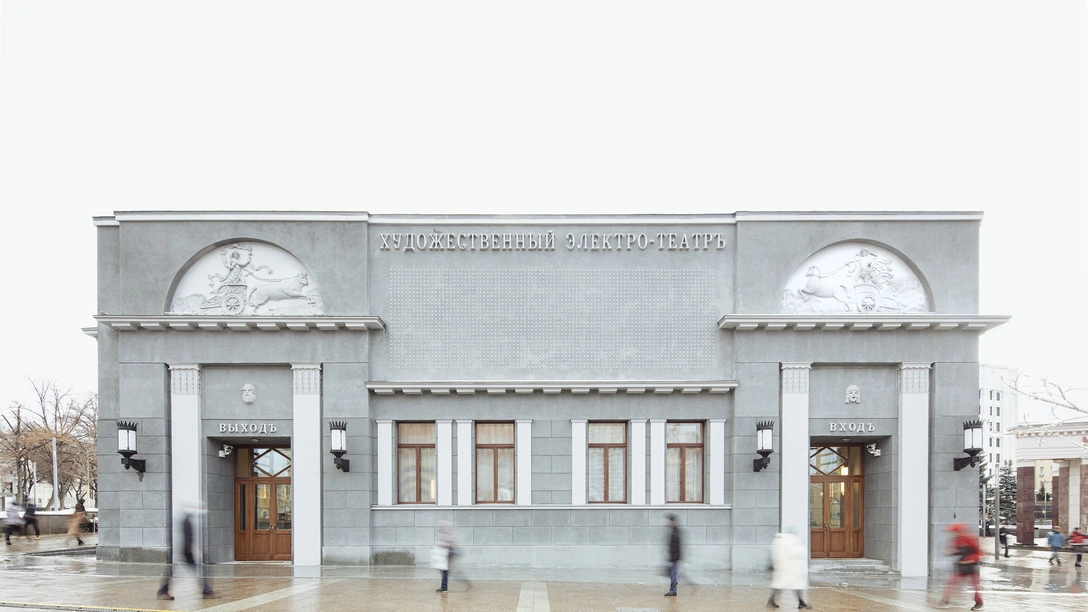 Фасад кинотеатра «Художественный». | Источник: Lazzarin Francesco