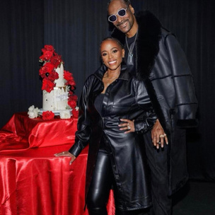 Жене Snoop Dogg подарили драгоценную домбру