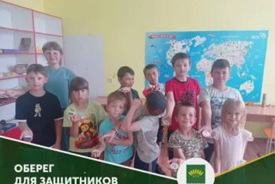 Школьники Покровки изготовили обереги для бойцов СВО