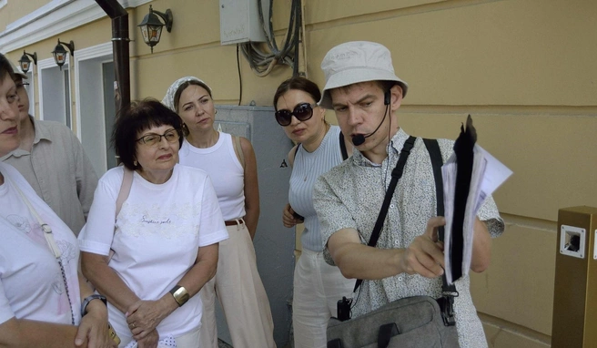 Денис показывает людям город и рассказывает про него уже почти 10 лет | Источник: Алексей Досков/ «Моя Саратовская жизнь
