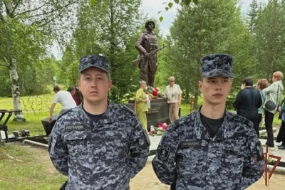 Росгвардейцы и кадеты почтили память в Омутнинске