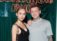 Павел Мамаев крестил сына, Анастасия Стоцкая вывезла детей на Мальдивы: соцсети звезд