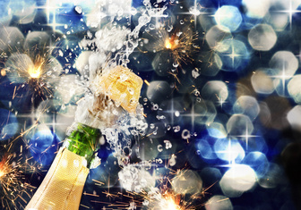 Ученый рассказал, как открыть бутылку шампанского без «взрыва»
