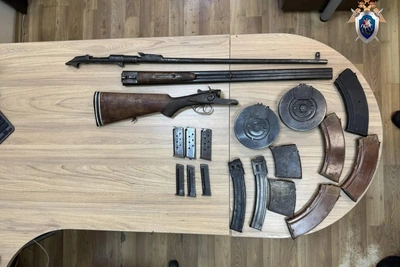 Бывший милиционер и сын предстанут за коллекцию оружия