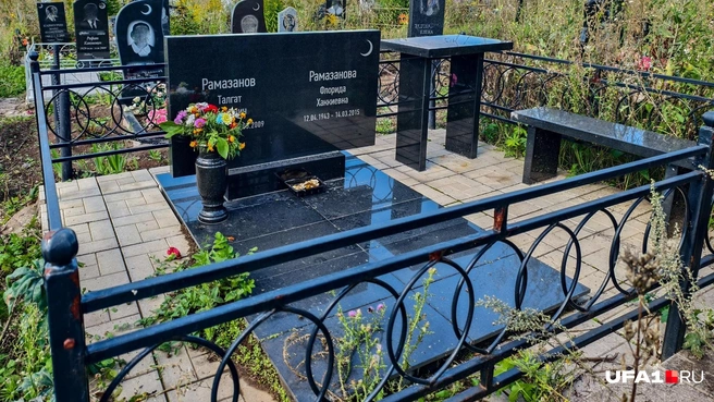 Рамазановы-старшие покоятся рядом | Источник: Булат Салихов / UFA1.RU