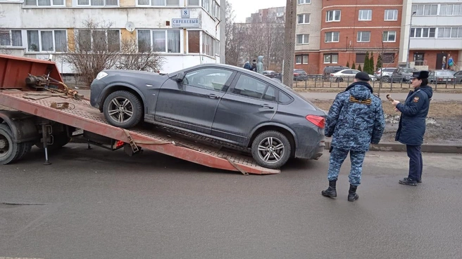 Муж погасил 665 штрафов ГИБДД за жену, чтобы спасти семейный внедорожник в Колпино | Источник: ГУ ФССП по Петербургу