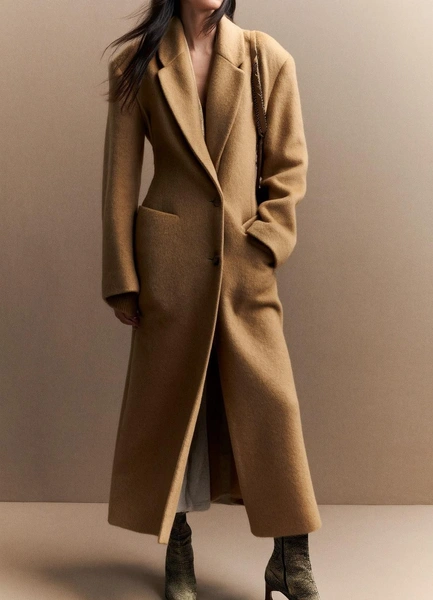 модные ошибки зима 2026, как одеваться зимой 2026, модные промахи 2026, что не носить зимой, как выглядеть стильно зимой, ошибки в образе зимой, мода 2026, базовый гардероб зима 2026, что портит образ зимой, советы по стилю зима 2026 | Источник: theDay/higgsfield