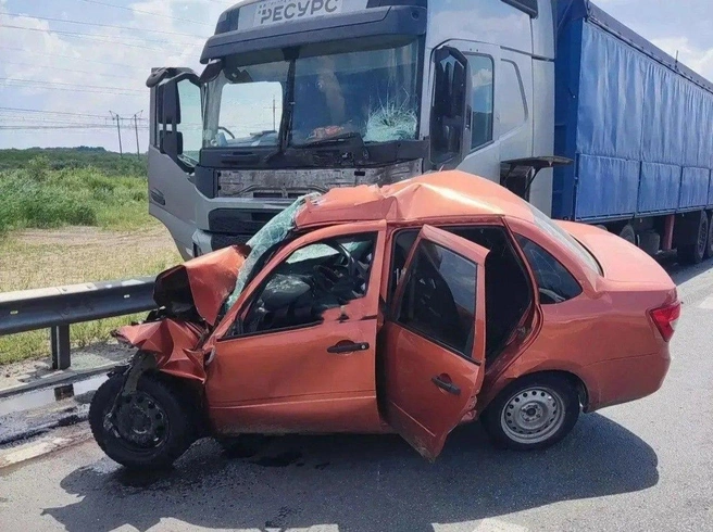 Погибшего пришлось деблокировать из смятого автомобиля | Источник: ГКУ СО «Центр по делам ГО, ПБ и ЧС»