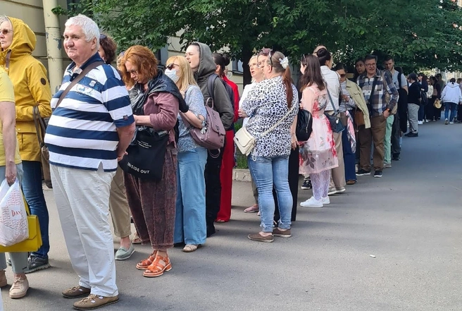 В Ботанический сад не купить электронный билет — из-за выставки пионов в кассы образовалась очередь | Источник: Просветительский отдел Ботанического сада БИН РАН