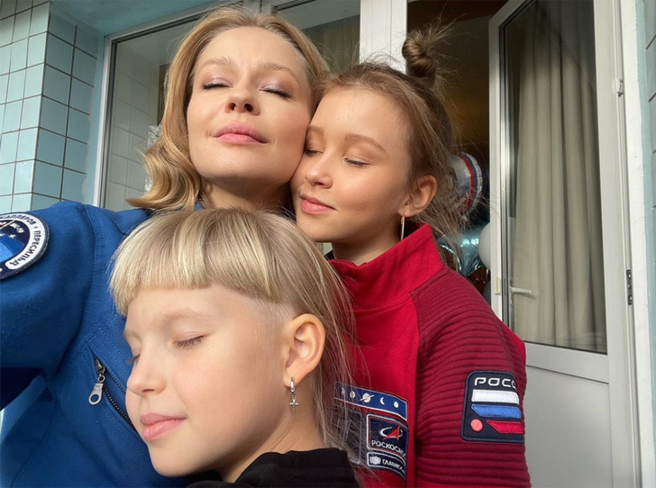 Юлия Пересильд с дочерьми Анной и Марией