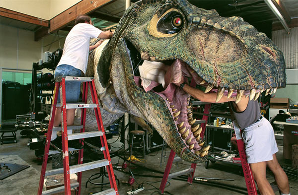 Авторы трилогии «Парк юрского периода» сумели убедительно воссоздать в облике динозавров все, кроме окраса | Источник: SPL / DIOMEDIA