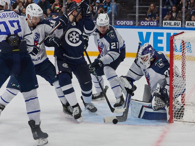 Через 17 минут в третьем периоде новосибирцы ответили голом. | Источник: Александр Ощепков / NGS.RU