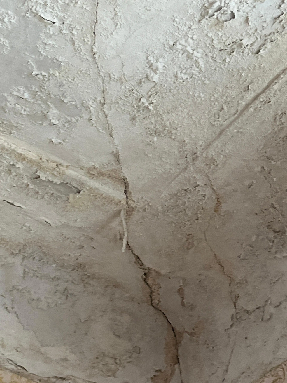 Покрытие потрескалось