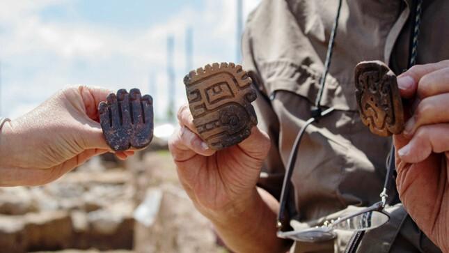 Лицо покрыто киноварью: в Перу нашли загадочные останки посредника между мирами, им 3000 лет