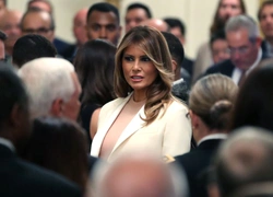 Под угрозой импичмента: чем сейчас занимается Мелания Трамп