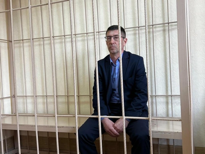По версии следствия, обвиняемый получил взятку в 200 тысяч рублей | Источник: Суды общей юрисдикции Новосибирской области / vk.com