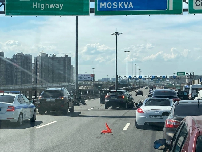 «Медленно ползём». Каршеринг и компания устроили жёсткую аварию на КАД (фото) | Источник: ДТП и ЧП | Санкт-Петербург | Питер Онлайн |