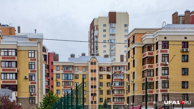 Интересный дом на Зорге возле уфимского парка Гафури возвели больше 20 лет назад | Источник: Булат Салихов / UFA1.RU