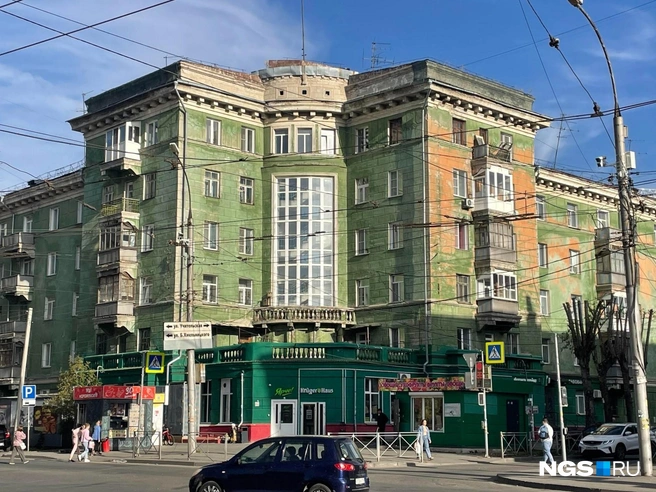 «Директорская сталинка» на улице Авиастроителей, 14 | Источник: Алёна Золотухина / NGS.RU